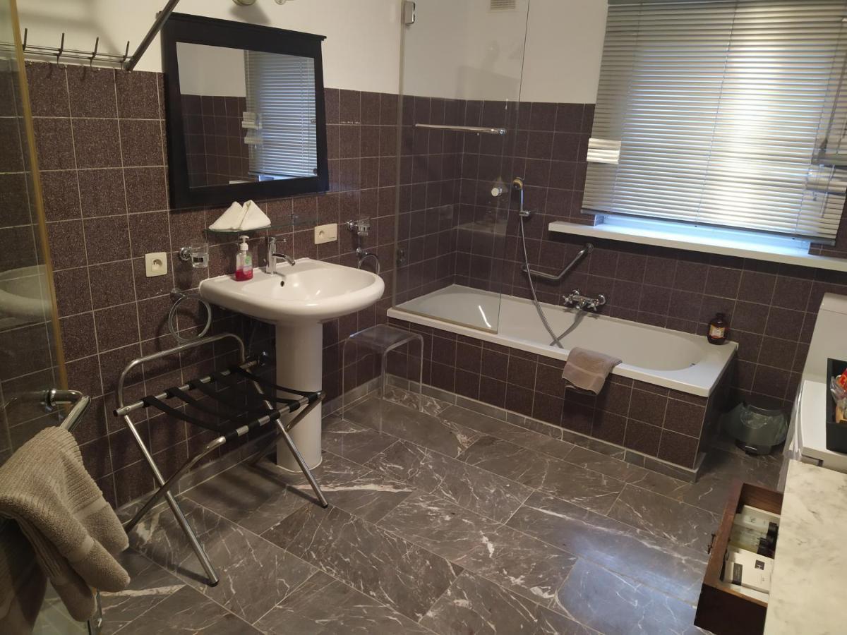 Hotel Golden Dragon Dessel Εξωτερικό φωτογραφία