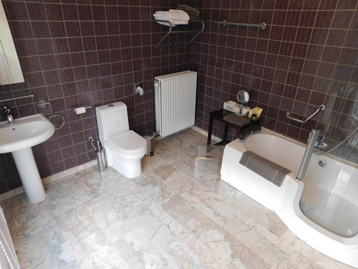 Hotel Golden Dragon Dessel Εξωτερικό φωτογραφία